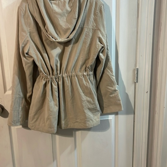 London Fog Tan Trench Coat - Picture 4 of 10